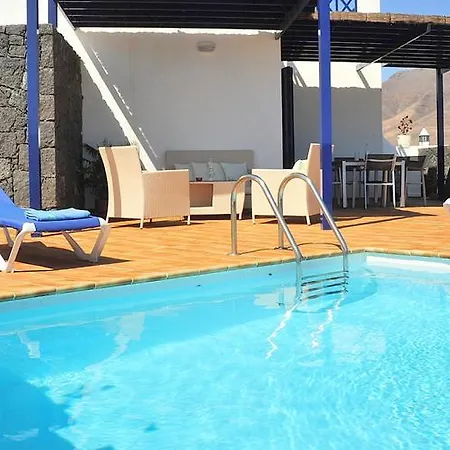 Holiday Home Villa Atardecer 别墅 *