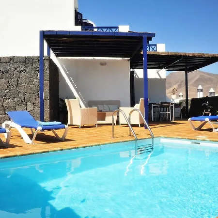 Holiday Home Villa Atardecer 普拉亚布兰卡